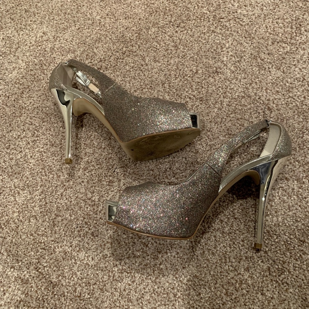 Guess Sparkly Heel - Picture 2 of 4
